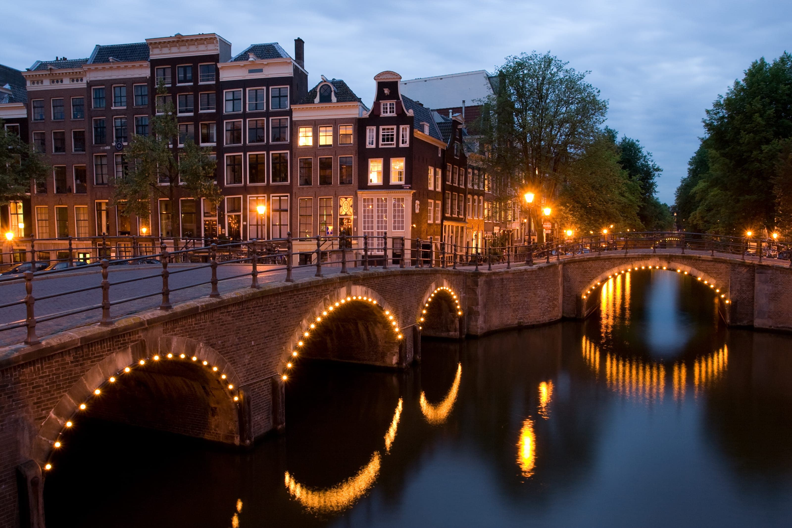 Amsterdam - Canals, world-class museums and book-ahead icons